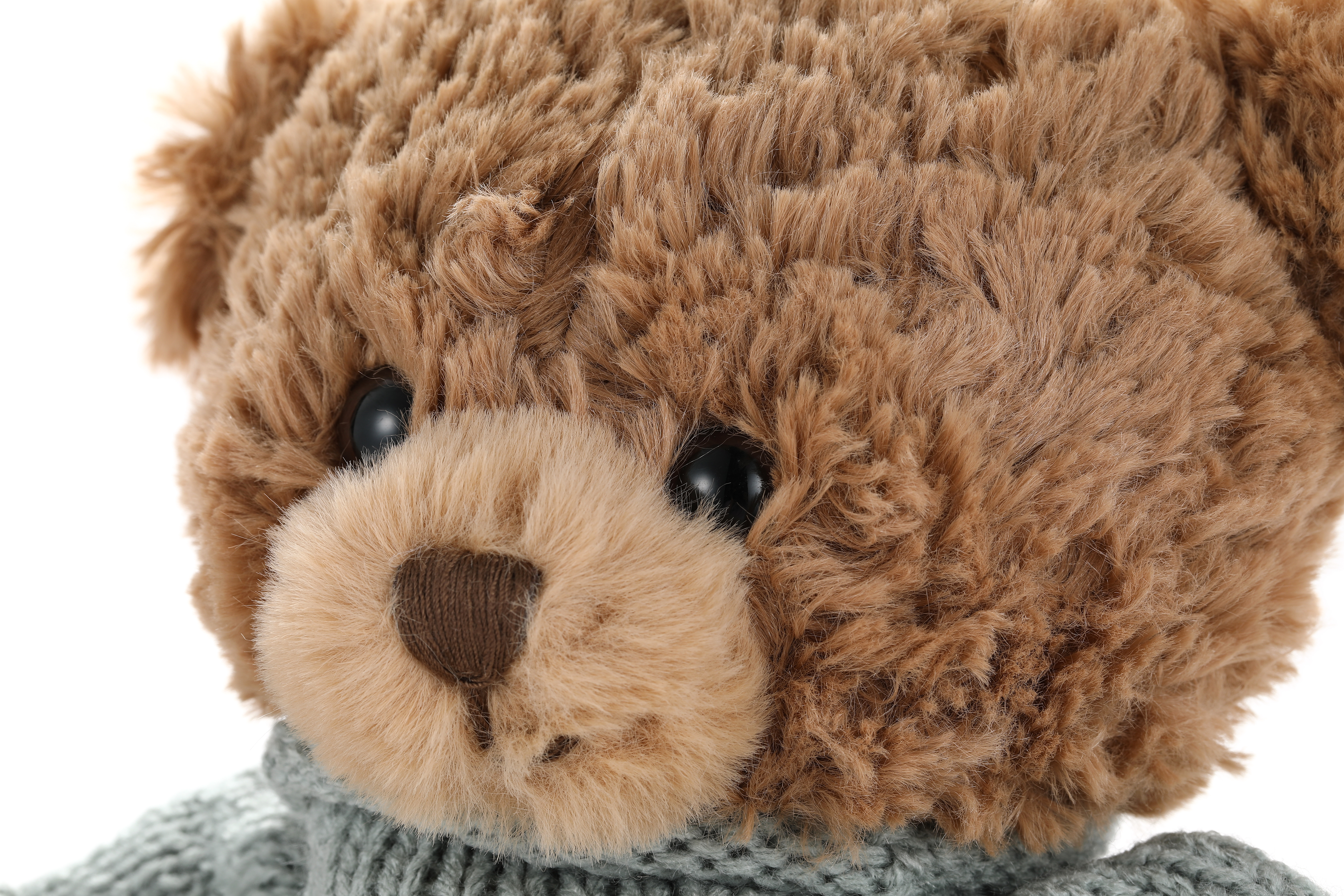 плюшевый мишка в свитере